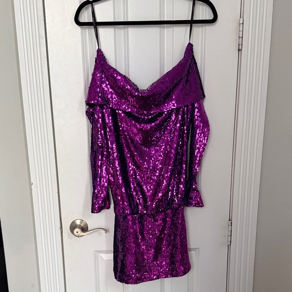 Retrofête Wyn sequin-embellished off-the-shoulder mini dress in purple - Picture 2 of 4